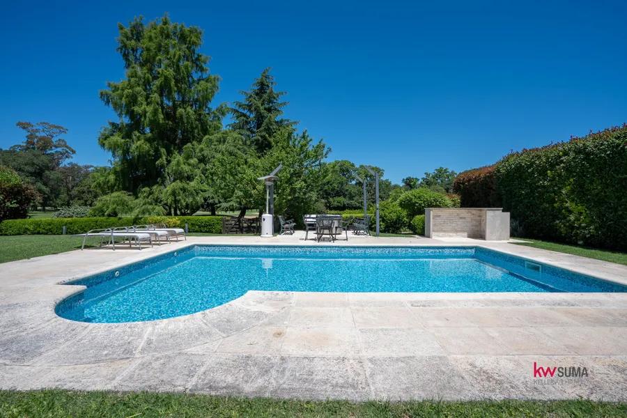 Casa En Venta En Abril Club De Campo